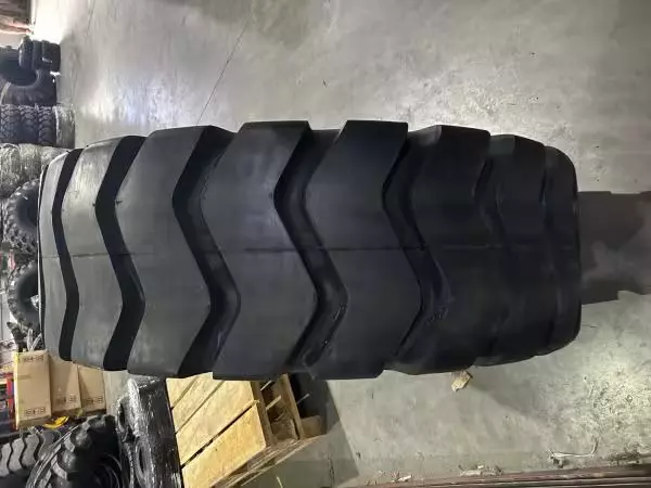 17.5-25 20PR TT Hengruida Z601 Шина для фронтального погрузчика — фото