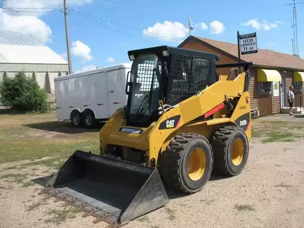 Шины на Мини-погрузчик Caterpillar 242B