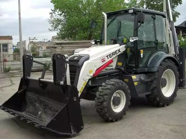 Шины на Экскаватор-погрузчик Terex 820