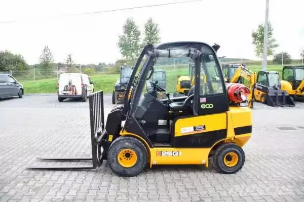 Шины на Телескопический погрузчик JCB TLT 25