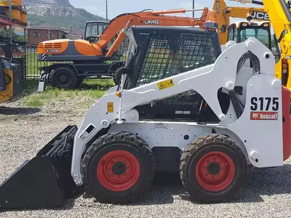 Шины на Мини-погрузчик Bobcat S175