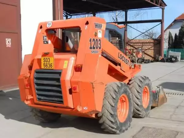 Шины на Мини-погрузчик Locust L752