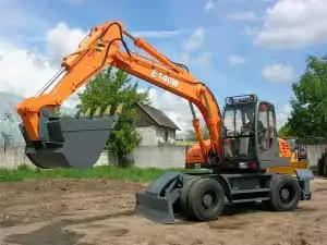 Колесный экскаватор